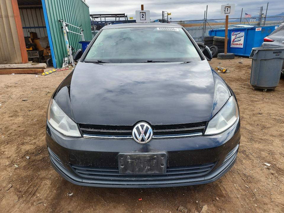 45569396 :رقم المزاد ، 3VW117AU8HM032406 vin ، 2017 Volkswagen Golf مزاد بيع