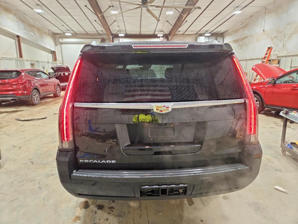 45581486 :رقم المزاد ، 1GYS4BKJ8HR292271 vin ، 2017 Cadillac Escalade مزاد بيع