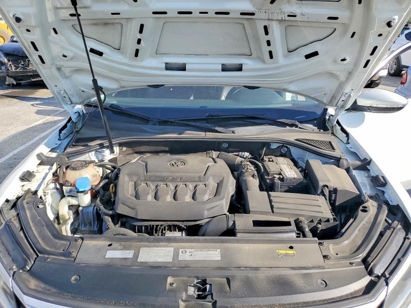 47213216 :رقم المزاد ، 1VWBA7A33JC023406 vin ، 2018 Volkswagen Passat مزاد بيع