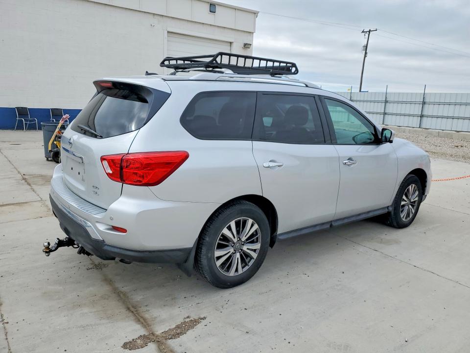 46390916 :رقم المزاد ، 5N1DR2MM0HC642756 vin ، 2017 Nissan Pathfinder مزاد بيع