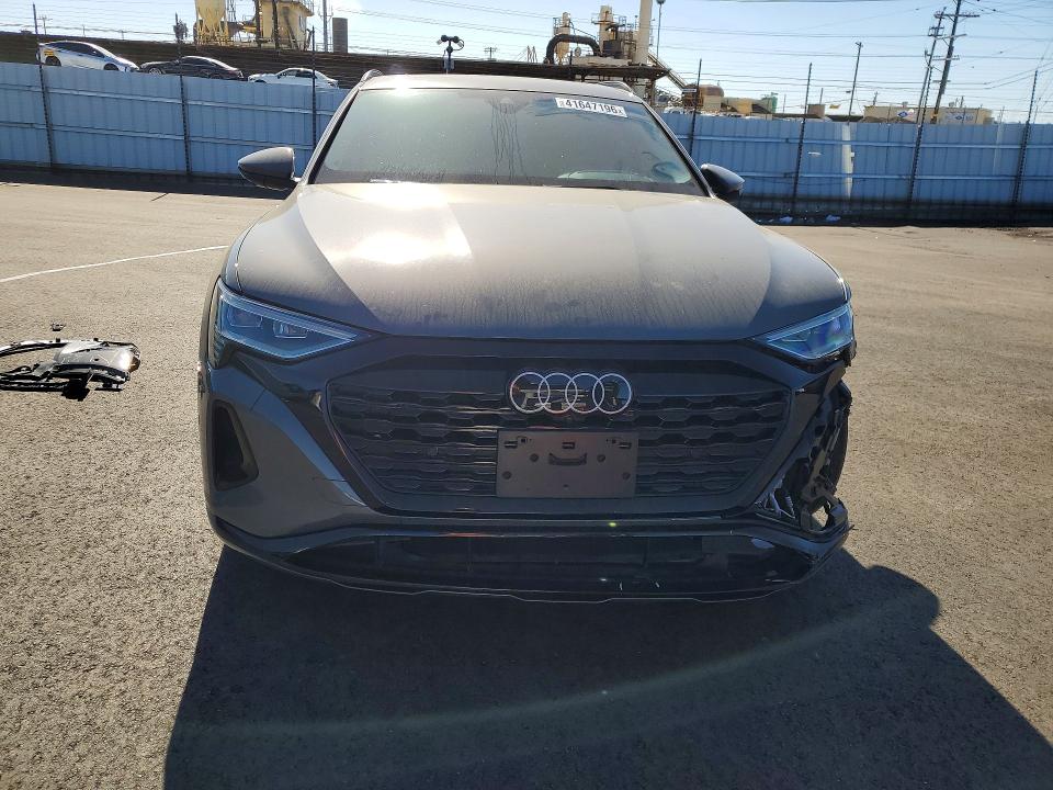 2024 Audi Q8 E-tron მანქანა იყიდება აუქციონზე, vin: WA15AAGE3RB010978, აუქციონის ნომერი: 41647196