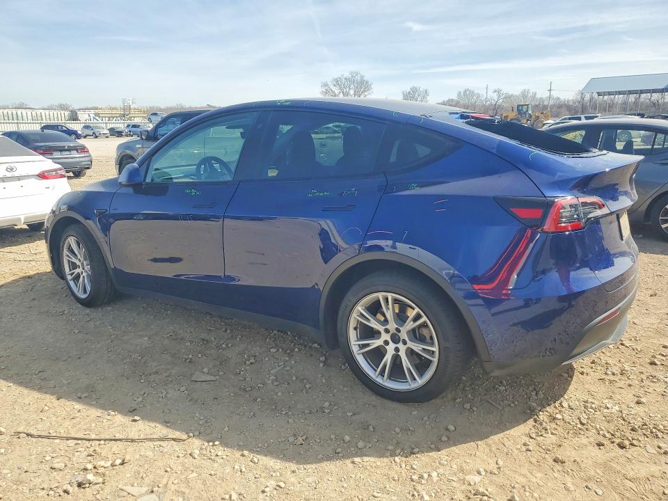 46727646 :رقم المزاد ، 7SAYGDEEXNF385234 vin ، 2022 Tesla Model Y مزاد بيع