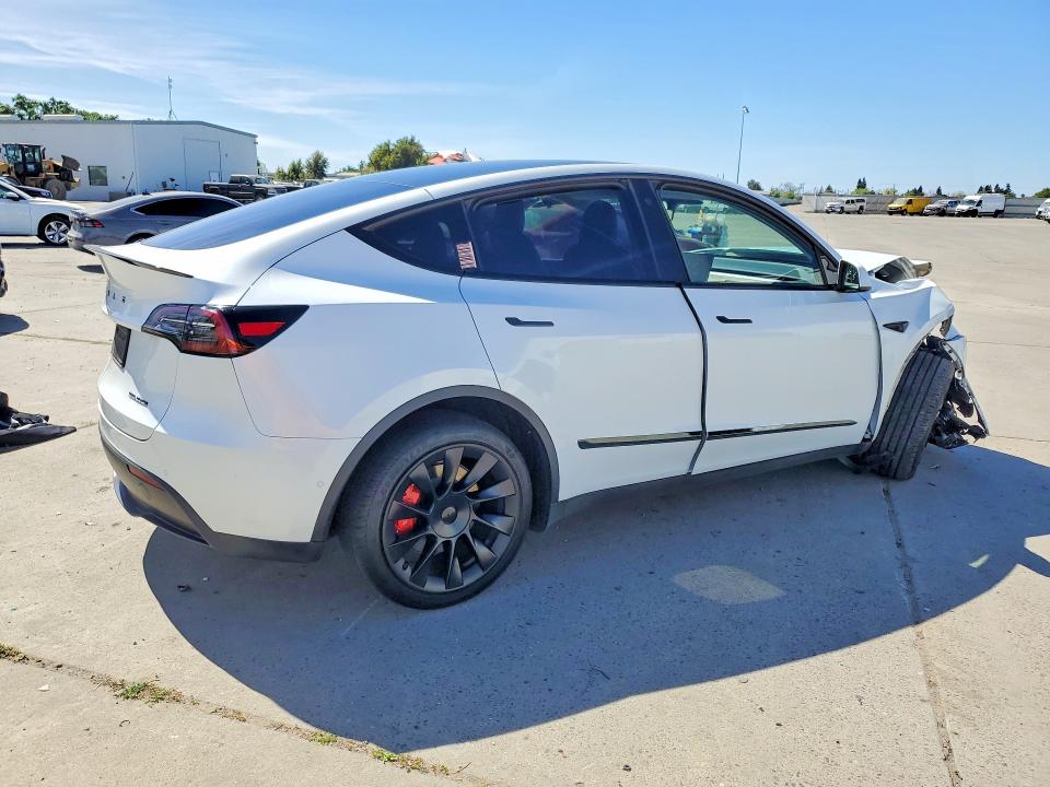 47556396 :رقم المزاد ، 7SAYGDEE7NF424071 vin ، 2022 Tesla Model Y مزاد بيع