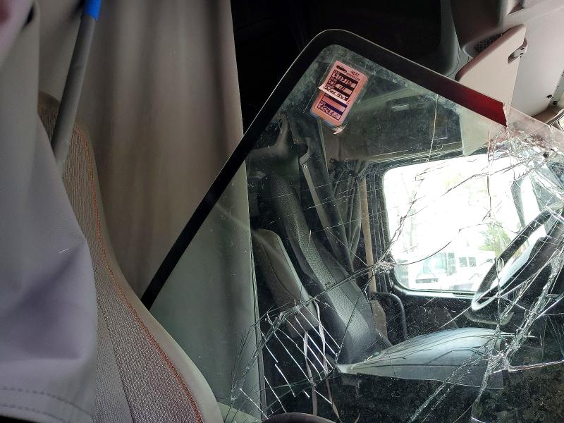 47575016 :رقم المزاد ، 4V4NC9EG0MN271743 vin ، 2021 Volvo Vnl مزاد بيع