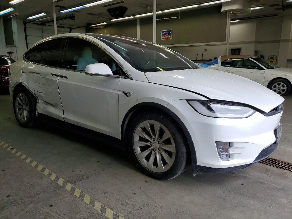 48145276 :رقم المزاد ، 5YJXCDE28MF324005 vin ، 2021 Tesla Model X مزاد بيع