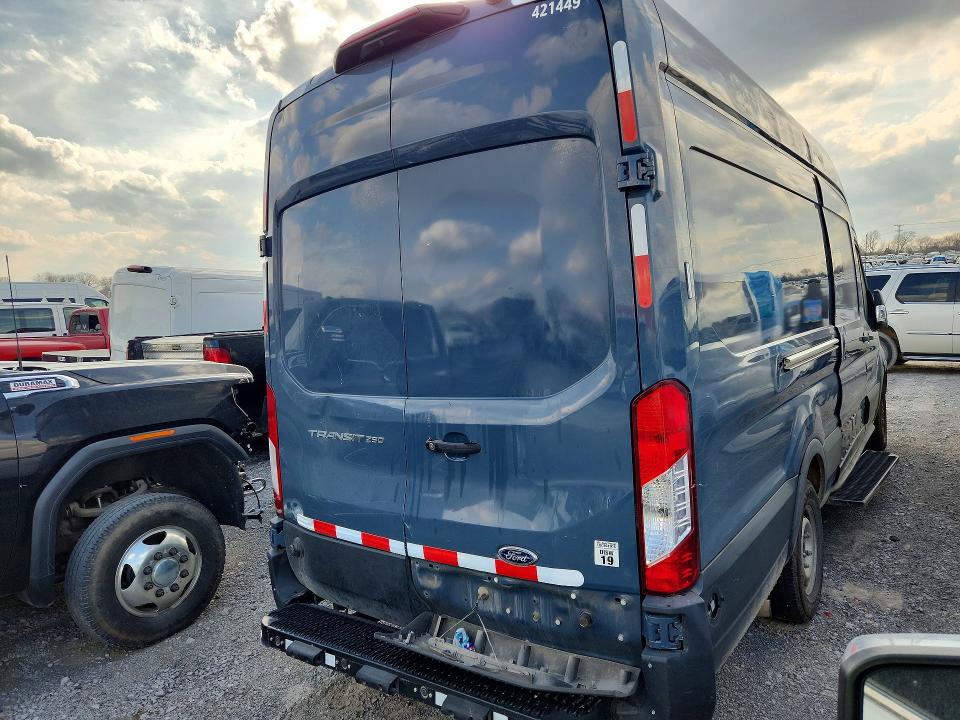 2020 Ford Transit მანქანა იყიდება აუქციონზე, vin: 1FTBR3X81LKA86715, აუქციონის ნომერი: 77085335