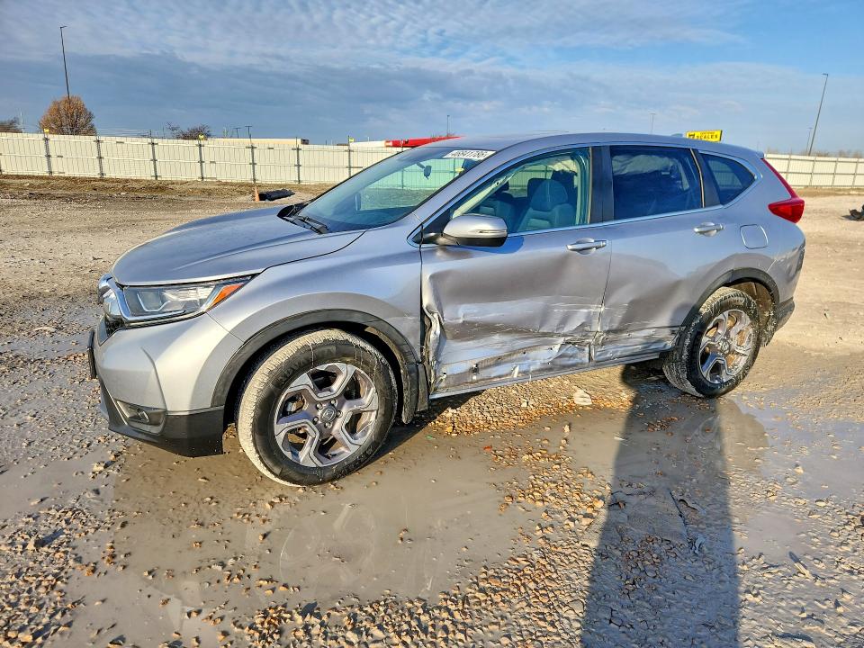 46841786 :رقم المزاد ، 7FARW2H55JE105366 vin ، 2018 Honda Cr-v مزاد بيع