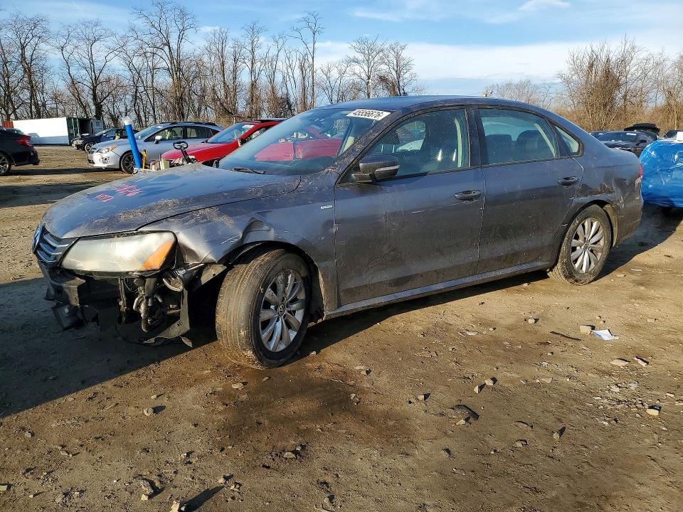 45556676 :رقم المزاد ، 1VWAT7A37FC012664 vin ، 2015 Volkswagen Passat مزاد بيع