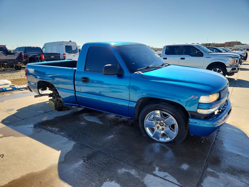 Продаж на аукціоні авто 2000 Chevrolet Silverado, vin: 1GCEC14W4YZ273967, номер лоту: 45522416