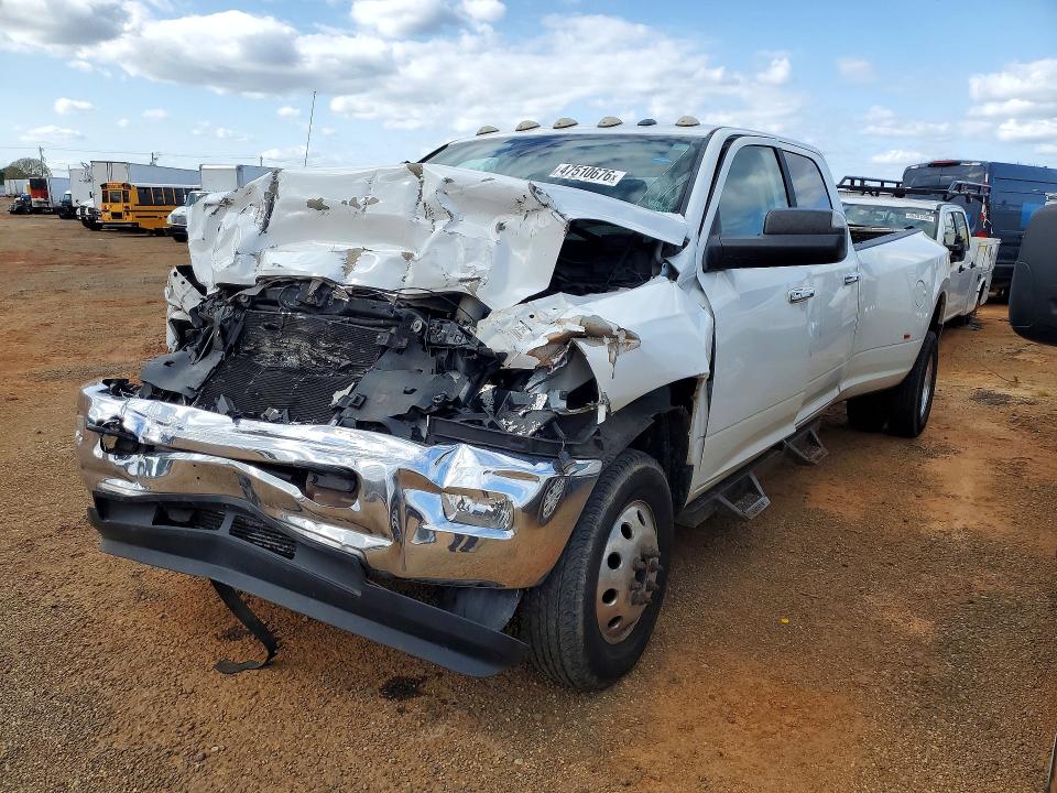 47510676 :رقم المزاد ، 3C63RRHLXHG560693 vin ، 2017 Ram 3500 مزاد بيع
