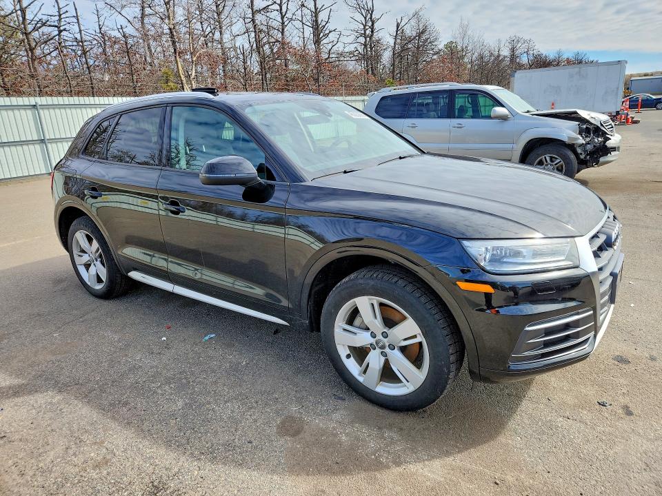 Продажа на аукционе авто 2018 Audi Q5, vin: WA1ANAFY0J2008804, номер лота: 46323926