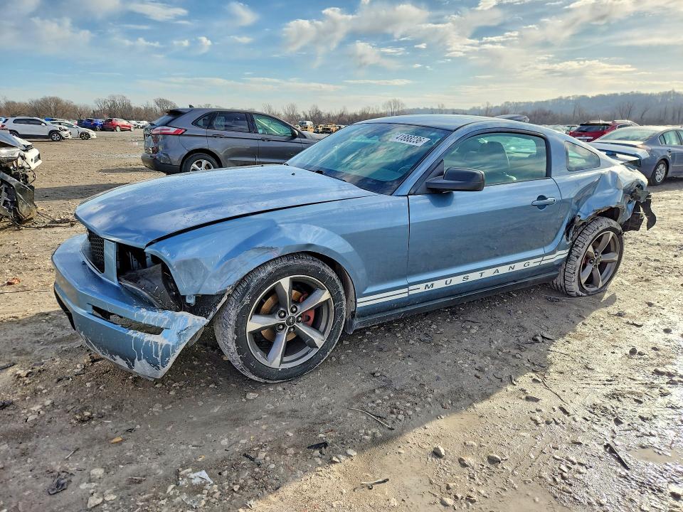 41888236 :رقم المزاد ، 1ZVFT80N655251589 vin ، 2005 Ford Mustang مزاد بيع