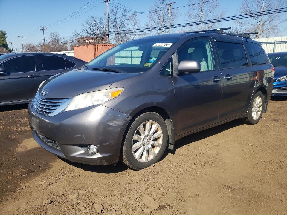 47523786 :رقم المزاد ، 5TDDK3DCXBS023674 vin ، 2011 Toyota Sienna مزاد بيع