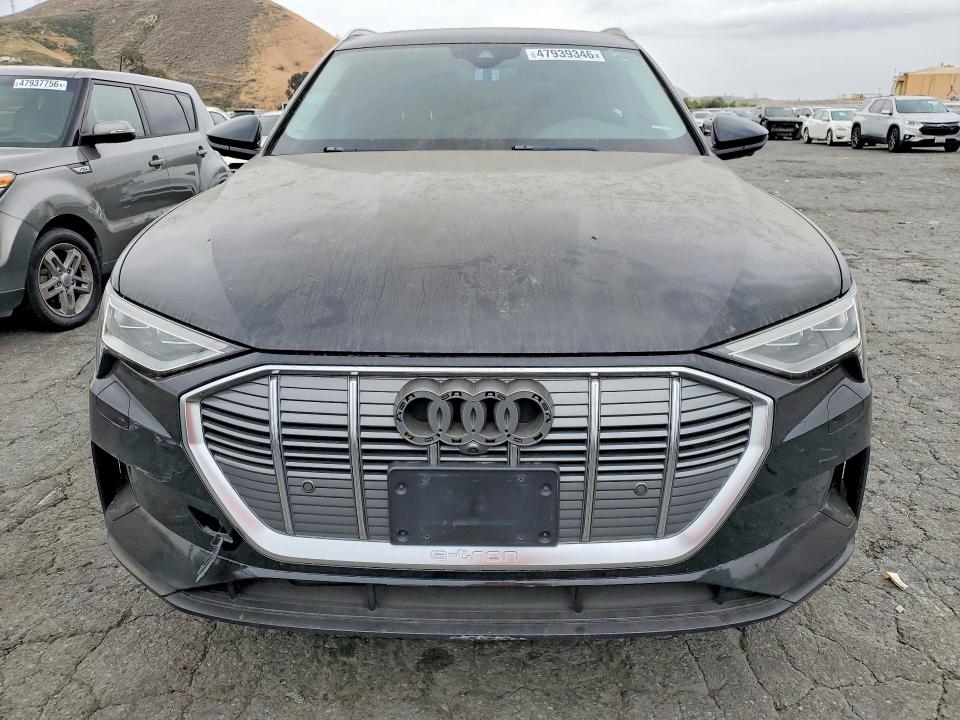 Продажа на аукционе авто 2021 Audi E-tron, vin: WA1LAAGE8MB000544, номер лота: 47939346