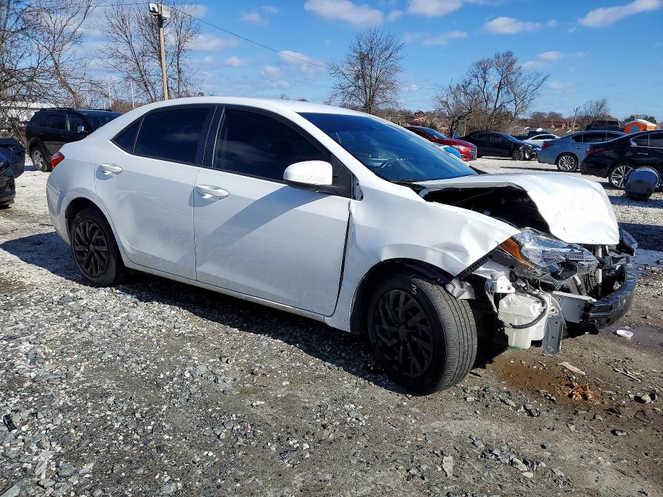 46047646 :رقم المزاد ، 5YFBURHE7JP837837 vin ، 2018 Toyota Corolla مزاد بيع
