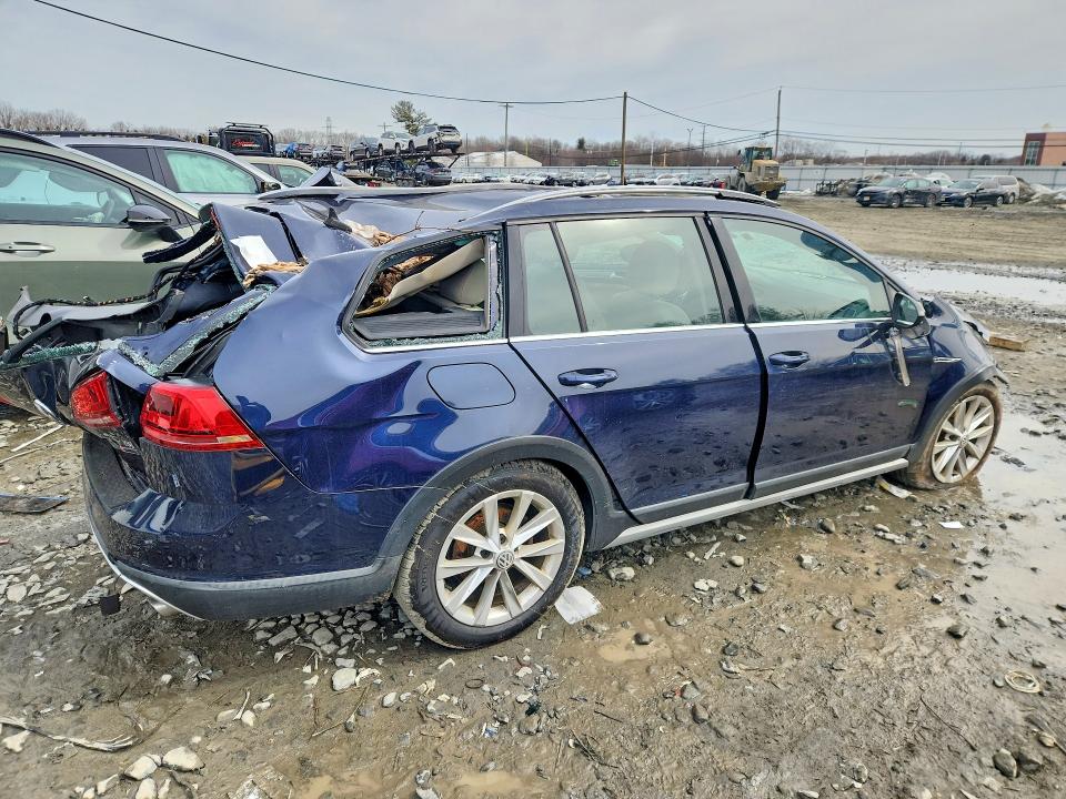 77031395 :رقم المزاد ، 3VWH17AU4HM538765 vin ، 2017 Volkswagen Golf Alltrack مزاد بيع
