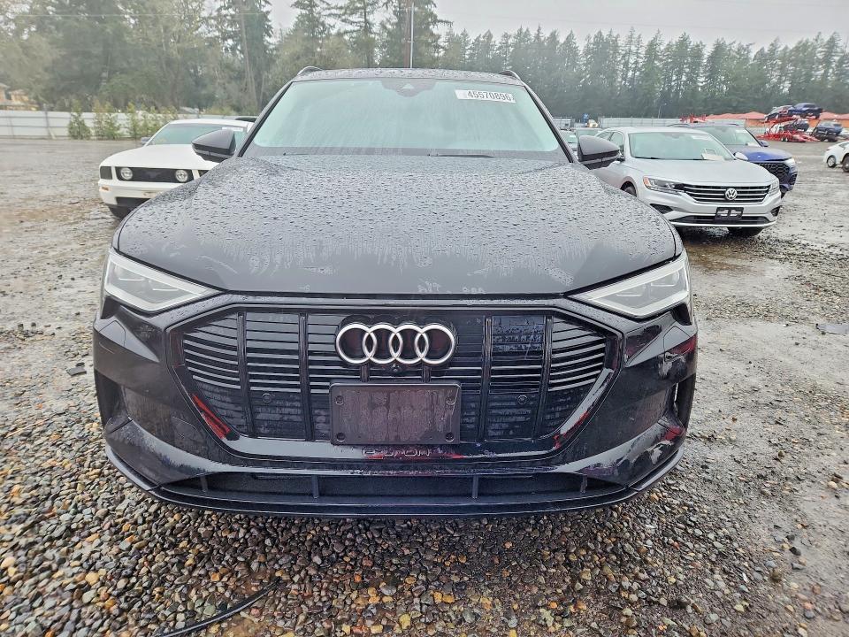 Продажа на аукционе авто 2021 Audi E-tron, vin: WA1AAAGEXMB021371, номер лота: 45570896