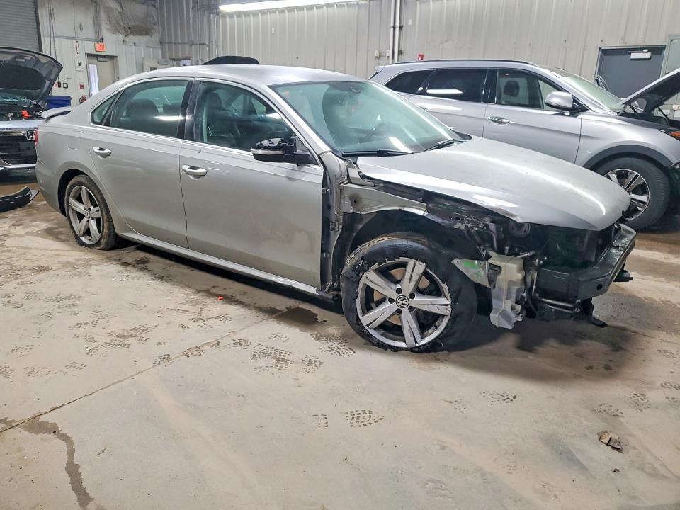 41725706 :رقم المزاد ، 1VWBP7A37DC097981 vin ، 2013 Volkswagen Passat مزاد بيع