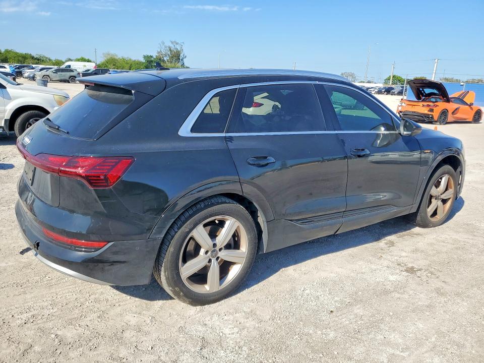 Aukcja sprzedaży 2019 Audi E-tron, vin: WA1LAAGE1KB024326, numer aukcji: 46671366