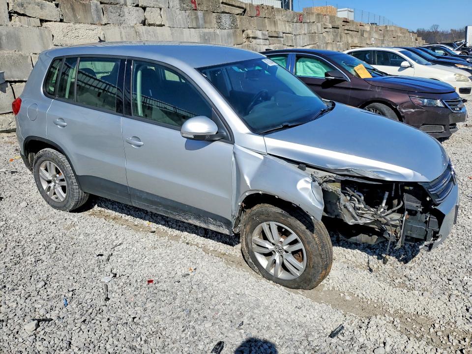 45703946 :رقم المزاد ، WVGAV7AX8DW541676 vin ، 2013 Volkswagen Tiguan مزاد بيع