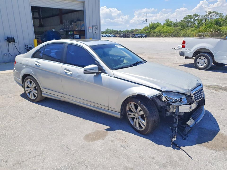 2011 Mercedes-benz C მანქანა იყიდება აუქციონზე, vin: WDDGF5EB0BR174305, აუქციონის ნომერი: 47783046