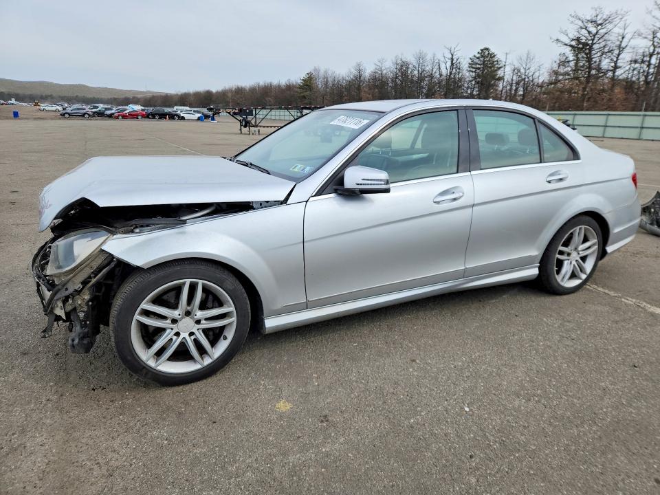 Продажа на аукционе авто 2013 Mercedes-benz C, vin: WDDGF8AB4DA884784, номер лота: 47821116