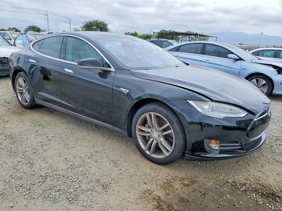 48277666 :رقم المزاد ، 5YJSA1CN6DFP26679 vin ، 2013 Tesla Model S مزاد بيع