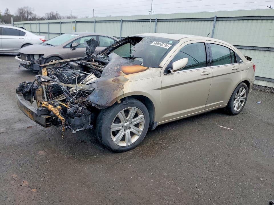 46958716 :رقم المزاد ، 1C3CCBBB8DN734378 vin ، 2013 Chrysler 200 مزاد بيع