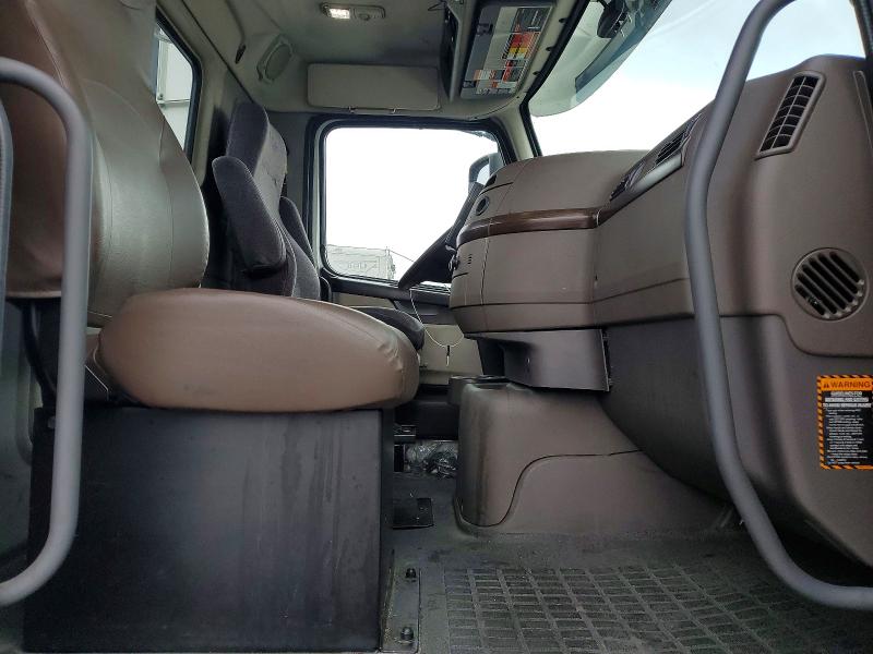 Продажа на аукционе авто 2017 Volvo Vn, vin: 4V4N39TG0HN988104, номер лота: 77528845