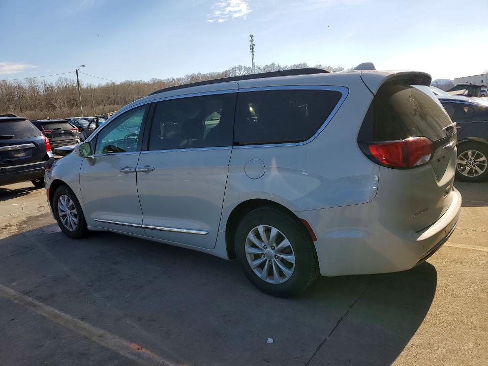 46941086 :رقم المزاد ، 2C4RC1BG7HR720458 vin ، 2017 Chrysler Pacifica مزاد بيع