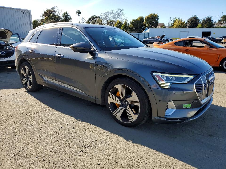 Продажа на аукционе авто 2019 Audi E-tron, vin: WA1VAAGE9KB007122, номер лота: 45661376