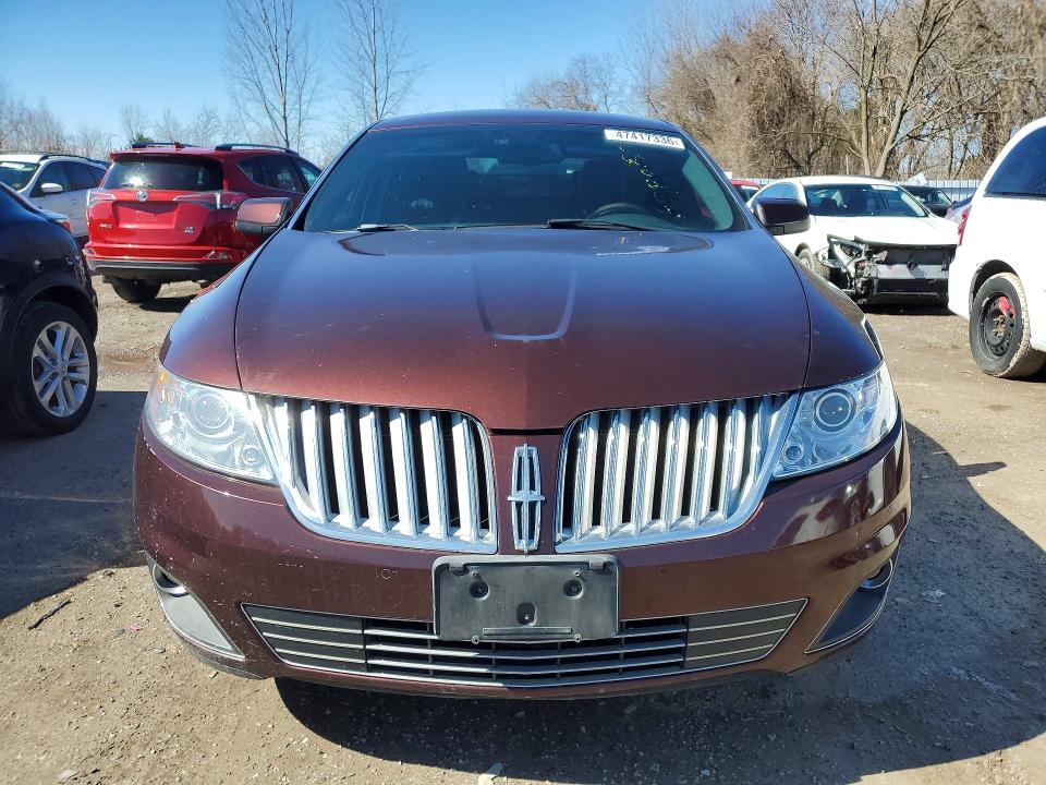 47417336 :رقم المزاد ، 1LNHL9DR0AG609715 vin ، 2010 Lincoln Townhouse Mks 4dr مزاد بيع