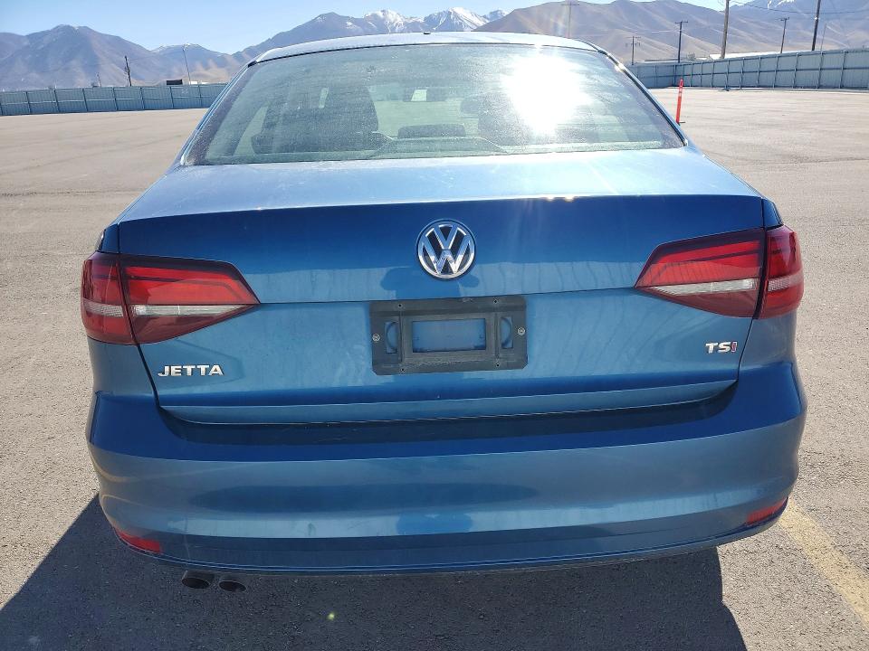 46696816 :رقم المزاد ، 3VW2B7AJ2HM354613 vin ، 2017 Volkswagen Jetta مزاد بيع