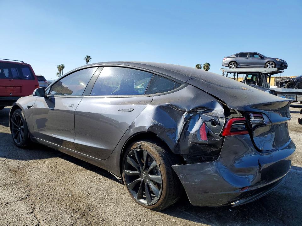 78447325 :رقم المزاد ، 5YJ3E1EA0JF010892 vin ، 2018 Tesla Model 3 مزاد بيع
