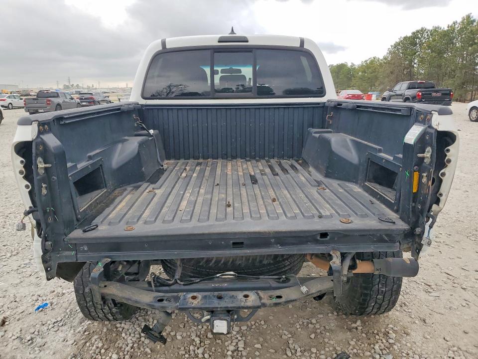 2015 Toyota Tacoma მანქანა იყიდება აუქციონზე, vin: 5TFLU4EN3FX116340, აუქციონის ნომერი: 79426485