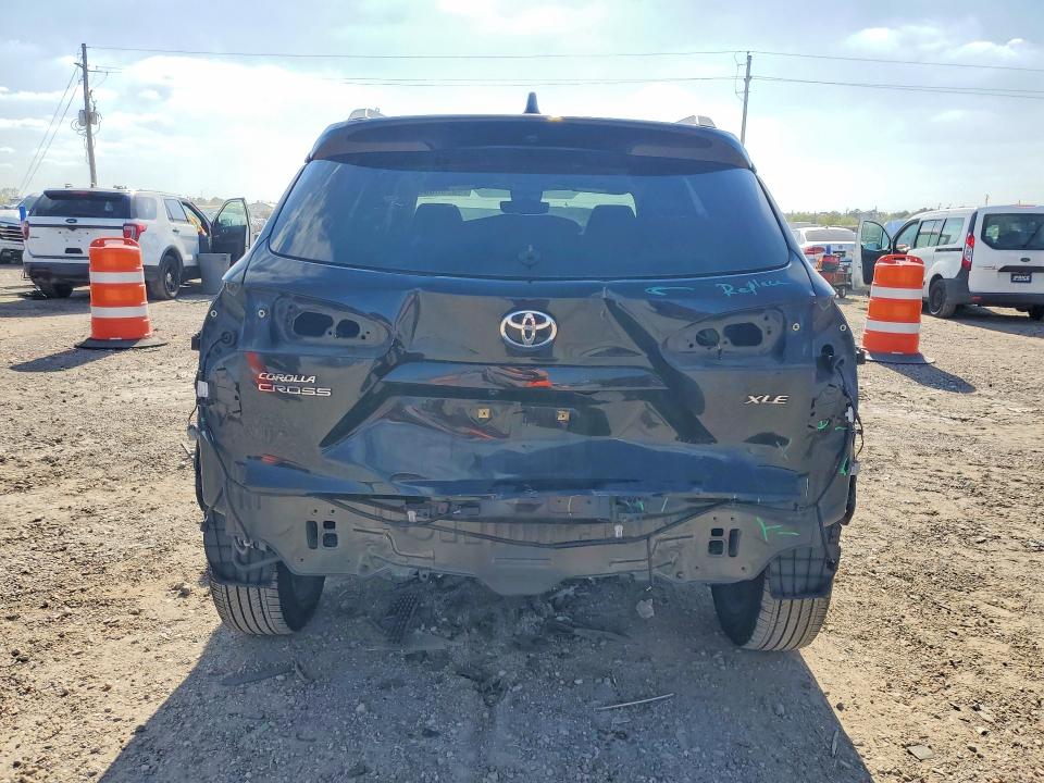 46900606 :رقم المزاد ، 7MUEAAAGXNV015815 vin ، 2022 Toyota Corolla Cross مزاد بيع