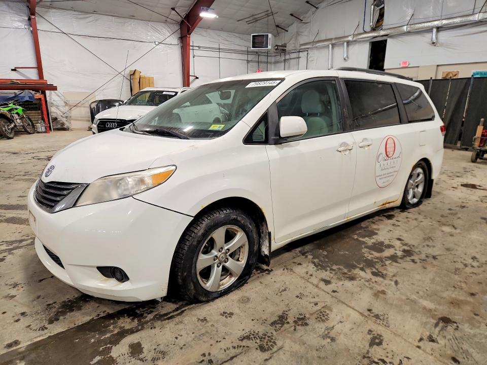 Aukcja sprzedaży 2011 Toyota Sienna, vin: 5TDKK3DC6BS040169, numer aukcji: 79829145