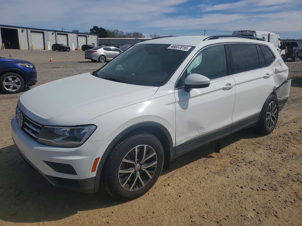 46657016 :رقم المزاد ، 3VV3B7AX0JM214675 vin ، 2018 Volkswagen Tiguan مزاد بيع