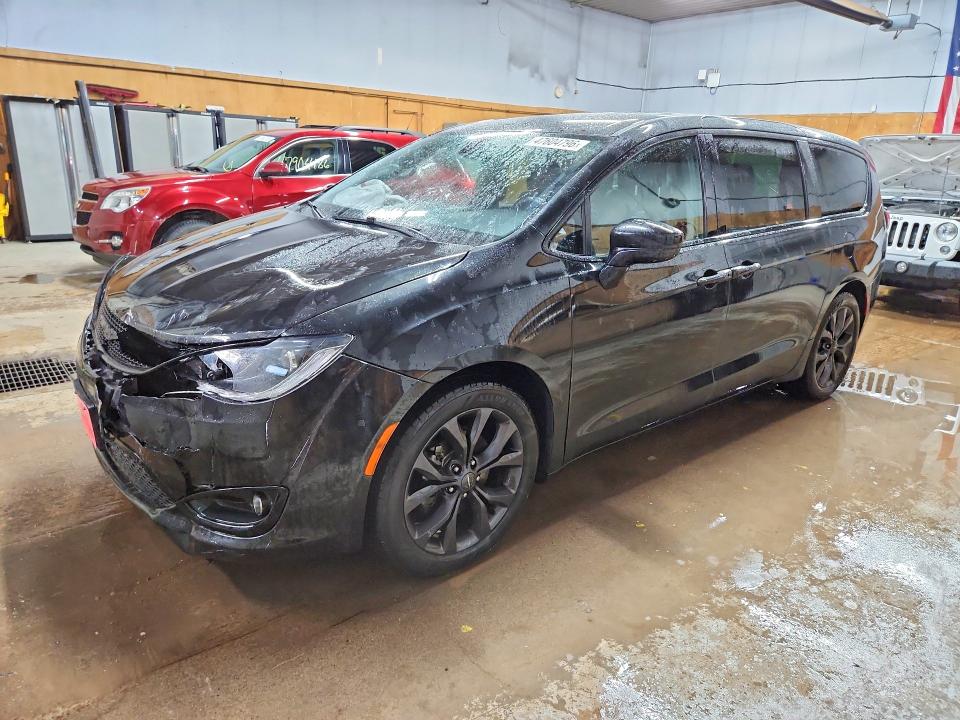 Auction sale of the 2019 Chrysler Pacifica, vin: 2C4RC1FG4KR531851, lot number: 47604796