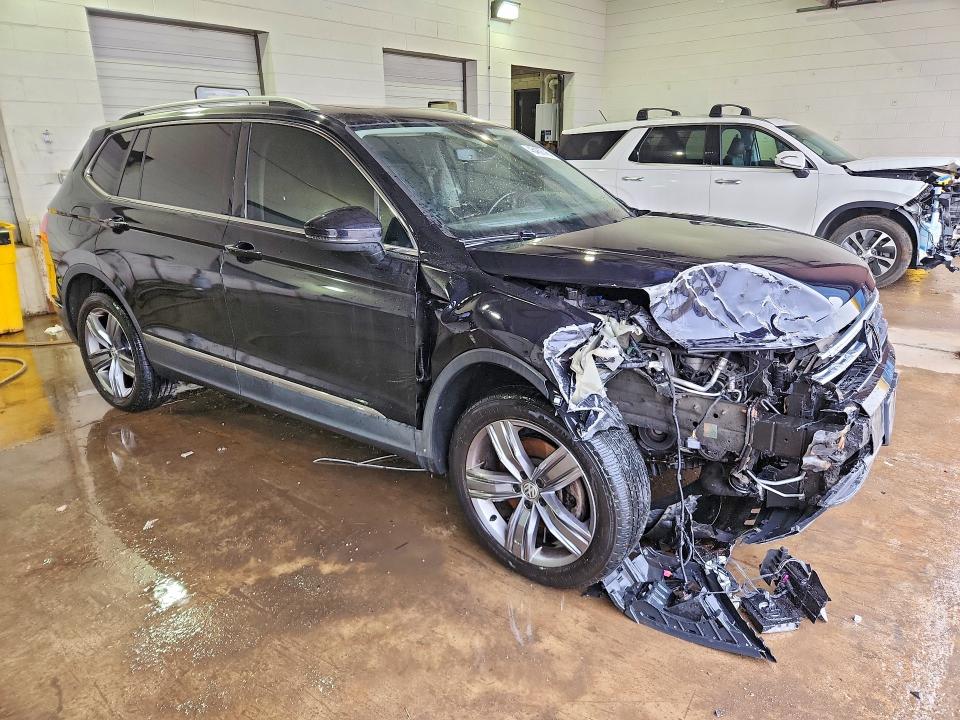 Продажа на аукционе авто 2018 Volkswagen Tiguan, vin: 3VV4B7AX4JM196508, номер лота: 45489746