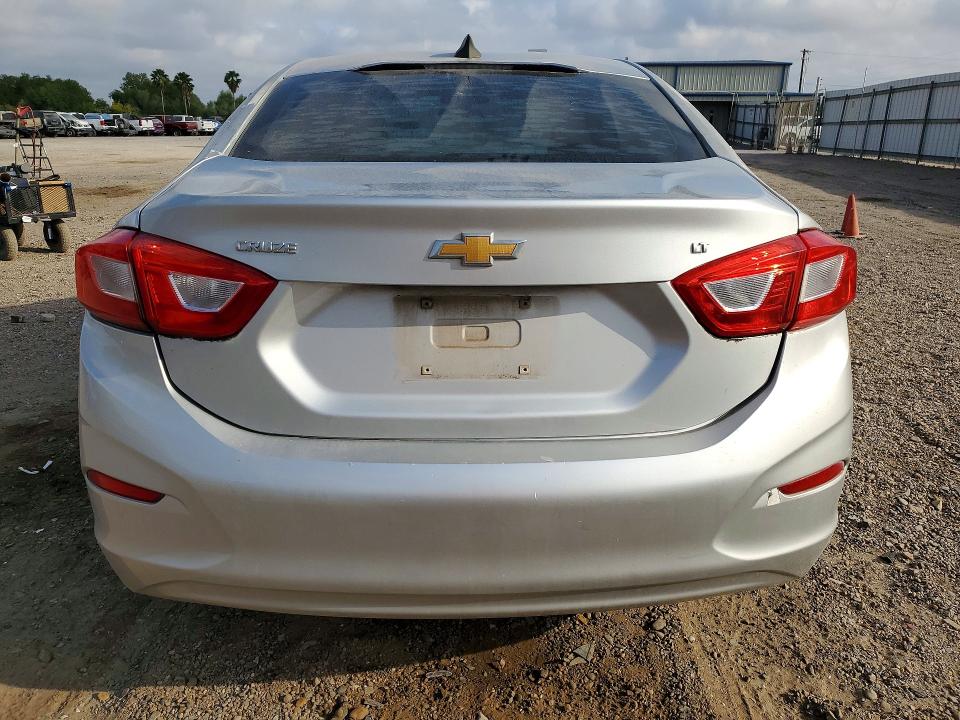 47786246 :رقم المزاد ، 1G1BC5SMXJ7111587 vin ، 2018 Chevrolet Cruze مزاد بيع