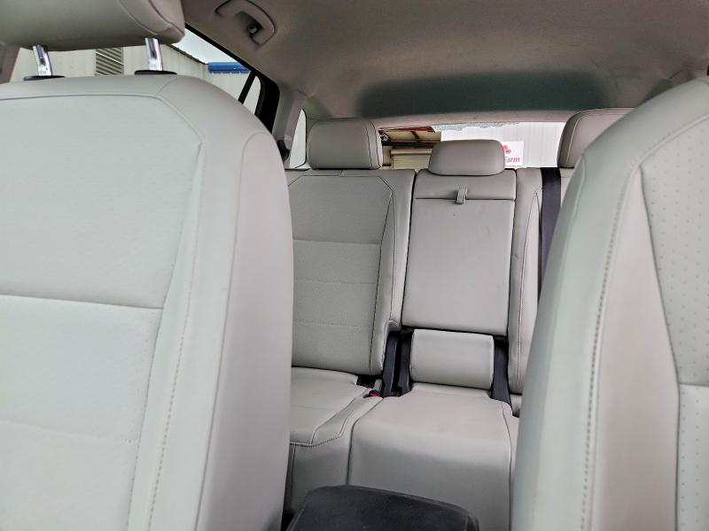 45735106 :رقم المزاد ، 3VV3B7AX1JM033052 vin ، 2018 Volkswagen Tiguan مزاد بيع