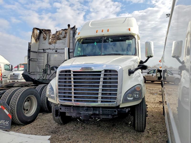 47646346 :رقم المزاد ، 3AKJGLDR3HSJB8234 vin ، 2017 Freightliner Cascadia مزاد بيع