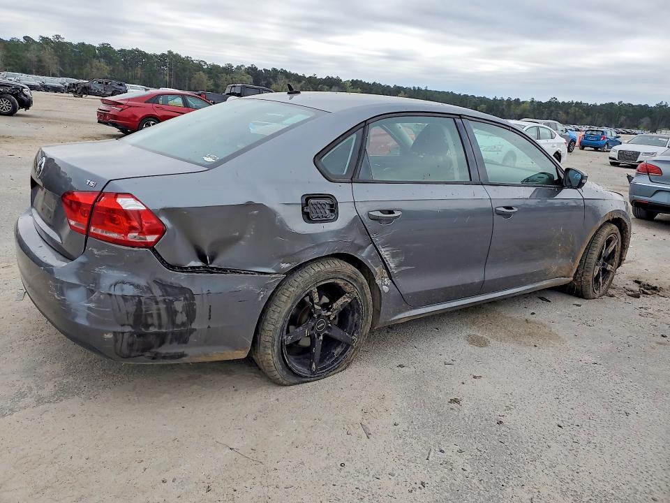 47251556 :رقم المزاد ، 1VWAT7A39FC094283 vin ، 2015 Volkswagen Passat مزاد بيع