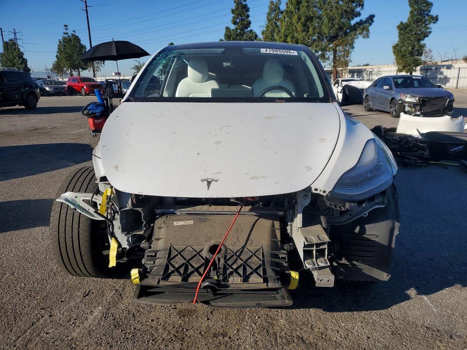 2020 Tesla Model Y მანქანა იყიდება აუქციონზე, vin: 5YJYGDEE1LF042743, აუქციონის ნომერი: 41985596