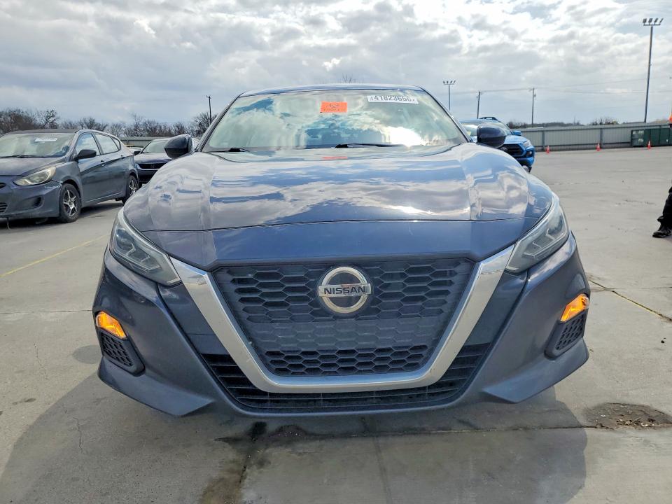 41823656 :رقم المزاد ، 1N4BL4DV1NN333630 vin ، 2022 Nissan Altima مزاد بيع