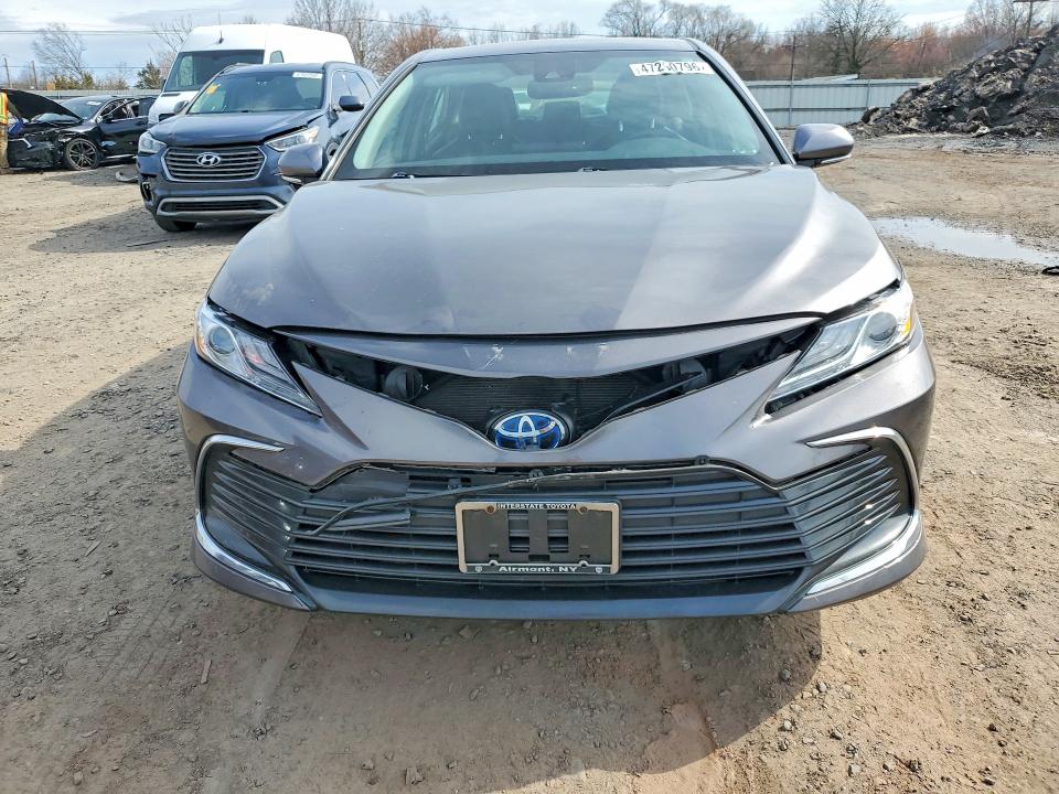 47260796 :رقم المزاد ، 4T1F31AK2MU020090 vin ، 2021 Toyota Camry Hybrid مزاد بيع