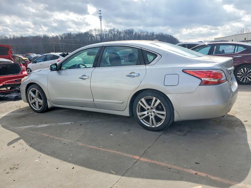 2015 Nissan Altima მანქანა იყიდება აუქციონზე, vin: 1N4BL3AP6FC134294, აუქციონის ნომერი: 42009476