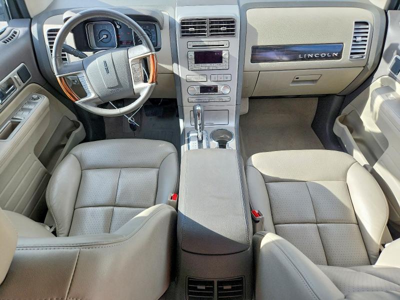 2007 Lincoln Townhouse Mkx მანქანა იყიდება აუქციონზე, vin: 2LMDU88C27BJ24945, აუქციონის ნომერი: 45820136