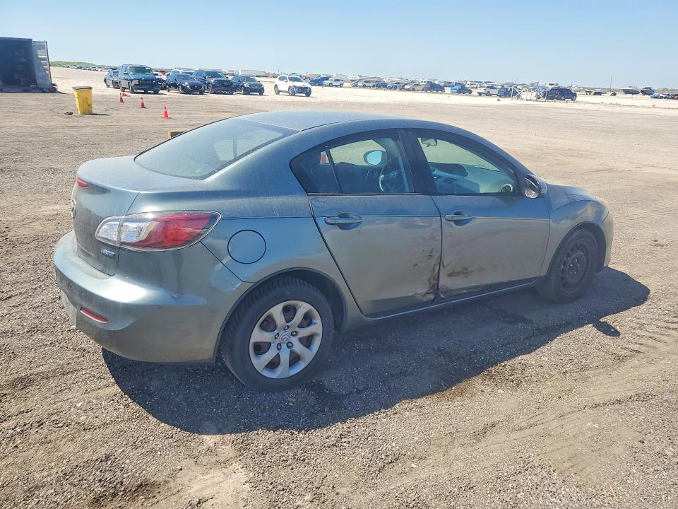 46700776 :رقم المزاد ، JM1BL1U72D1758175 vin ، 2013 Mazda 3 مزاد بيع